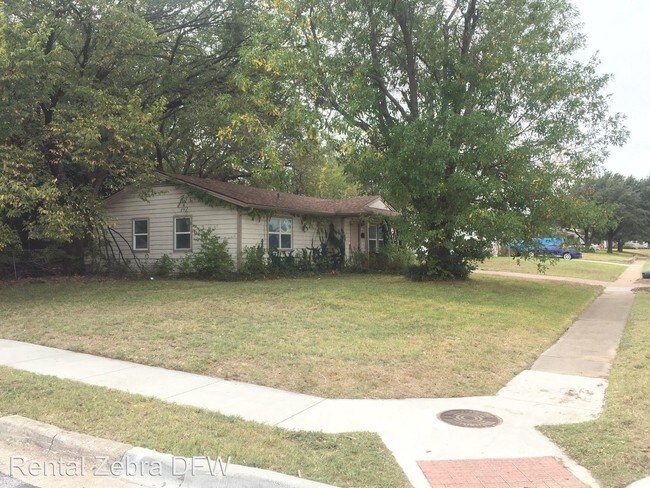 Building Photo - 3 br, 1 bath House - 201 W. Midway Dr.