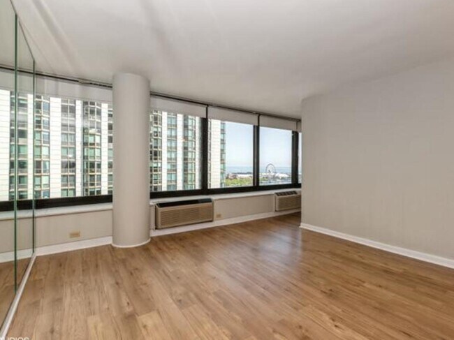 Foto del edificio - 155 N Harbor Dr
