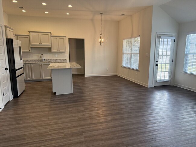 Foto del edificio - Beautiful 4-bedroom 3 full bathroom home i...
