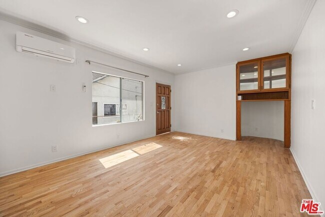 Foto del edificio - 1538 N Mariposa Ave