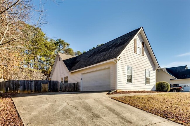 Building Photo - 2725 Wyndham Park Dr NE