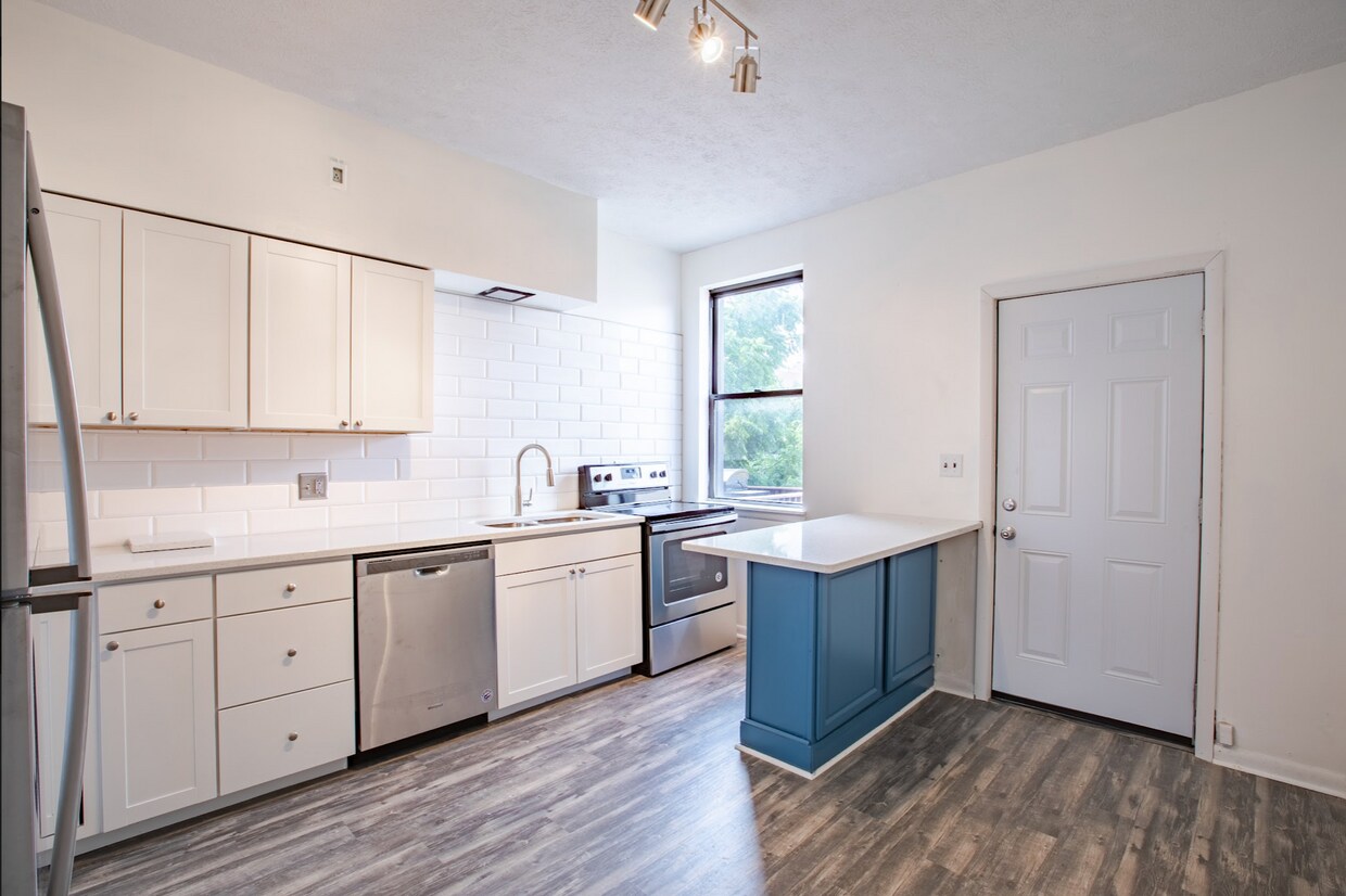 Foto principal - 415 E Carson St