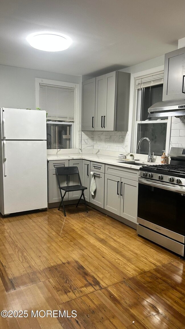 Building Photo - 720 Charles St