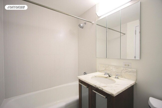 Foto del edificio - 121 E 23rd St