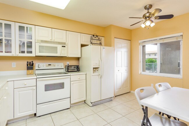 Building Photo - 12511 Imperial Isle Dr