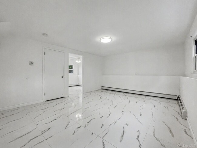 Building Photo - 1 Maple Ln