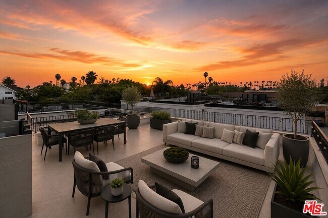 Foto del edificio - 1249 S Plymouth Blvd