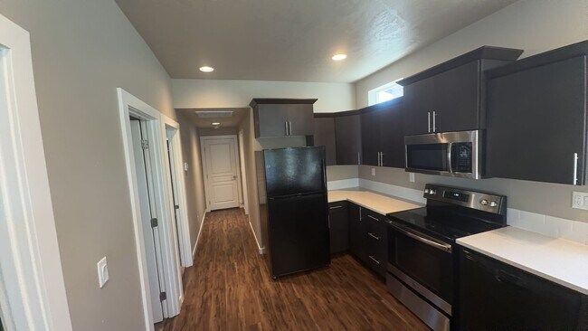 Foto del edificio - 2 Bedroom / 1 Bathroom in NE Bend