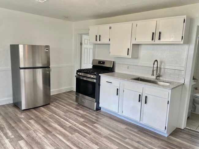Kitchen - 921 Watson St SW