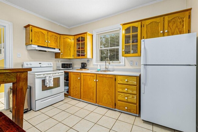 Building Photo - 49 Flower Hill