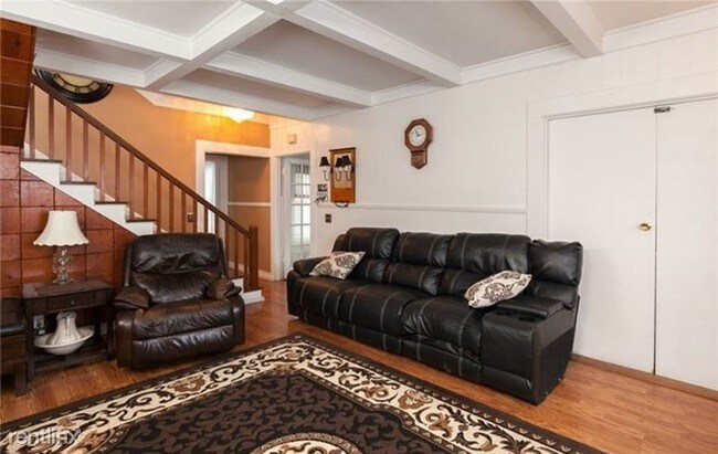 Building Photo - 3 br, 2 bath House - 415 E Oak St