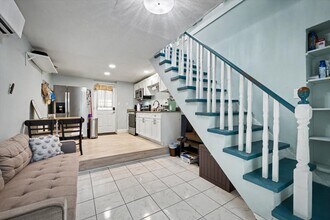 Building Photo - 719 S Shores Rd