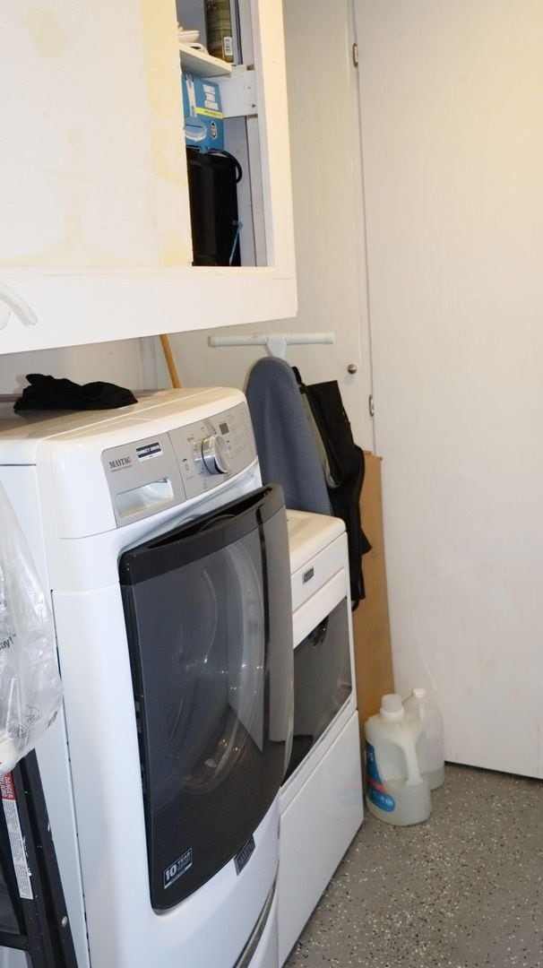 Building Photo - Gorgeous 3 bedrooms +1 bonus room & 3 bathrooms towhome.