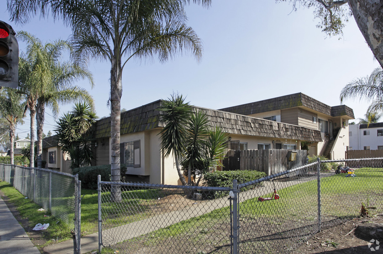 Building Photo - 701-707 E Mission Ave