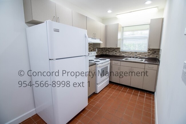 Building Photo - Lovely 1/1 in quiet Sailboat Bend Walking ...