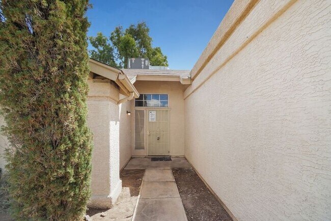 Building Photo - Southwest Area -3 bedroom, 2 bath Home wit...