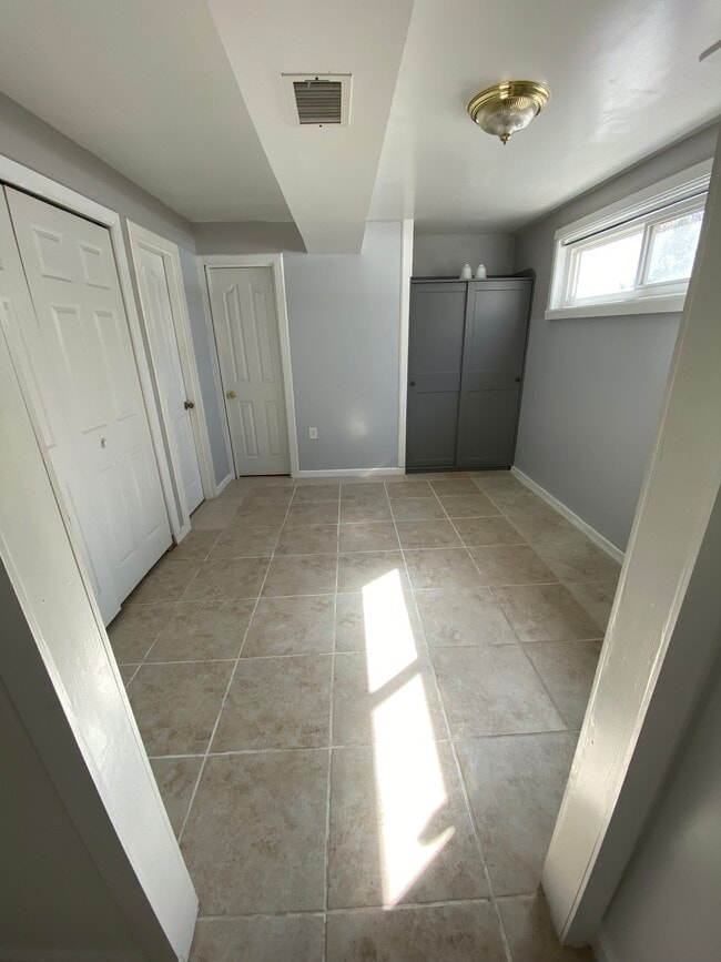 Building Photo - 1324 Xaveria Dr