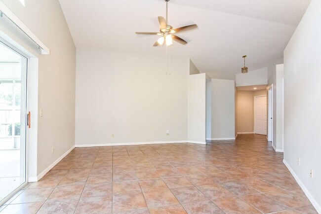 Foto del edificio - 704 Sand Ridge Dr