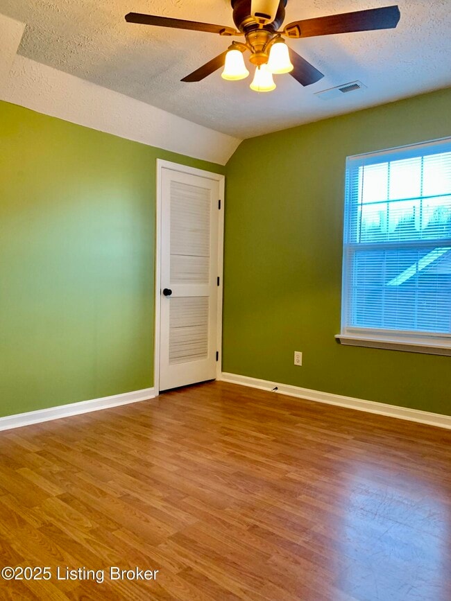 Building Photo - 11004 Bay Run Dr