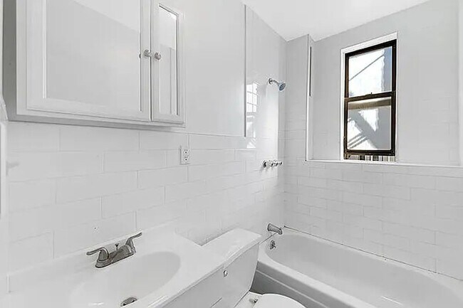 Building Photo - 619 East 5th Street