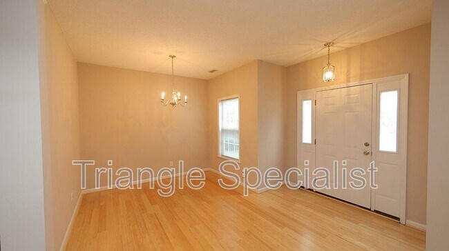 Foto del edificio - 5305 Pitch Pine Ct