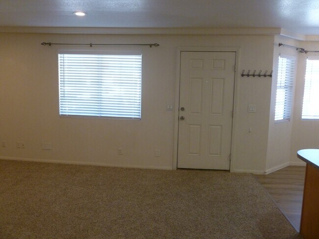 Foto del edificio - 8410 Eldora Ave