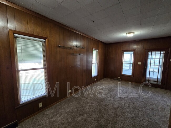 Building Photo - 307 Riehl St