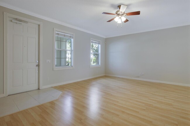 Foto del edificio - 3057 E Community Dr