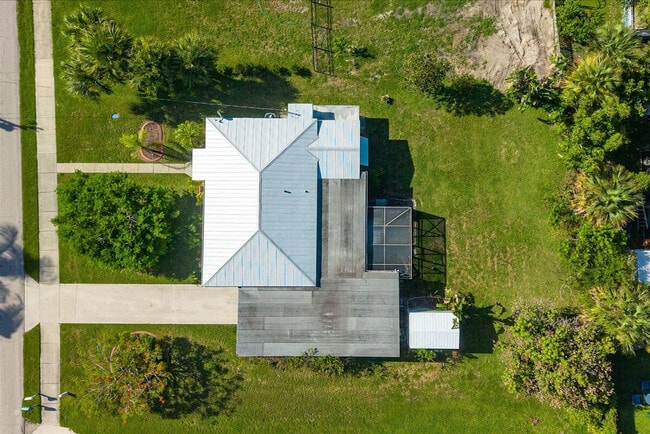 Building Photo - 306 Fernandina St