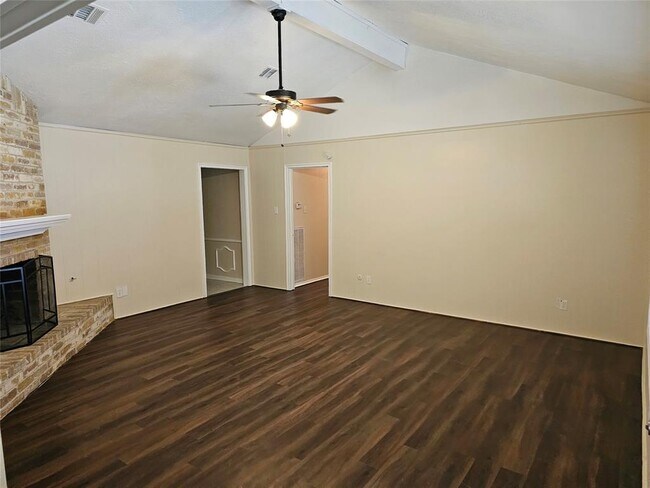 Building Photo - 609 Regency Dr