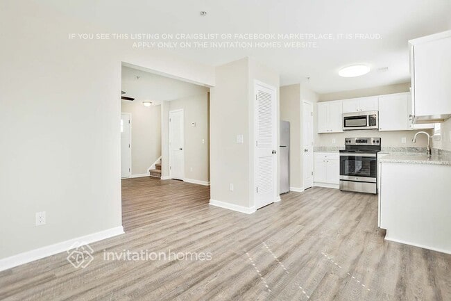 Building Photo - 371 Coral Cir