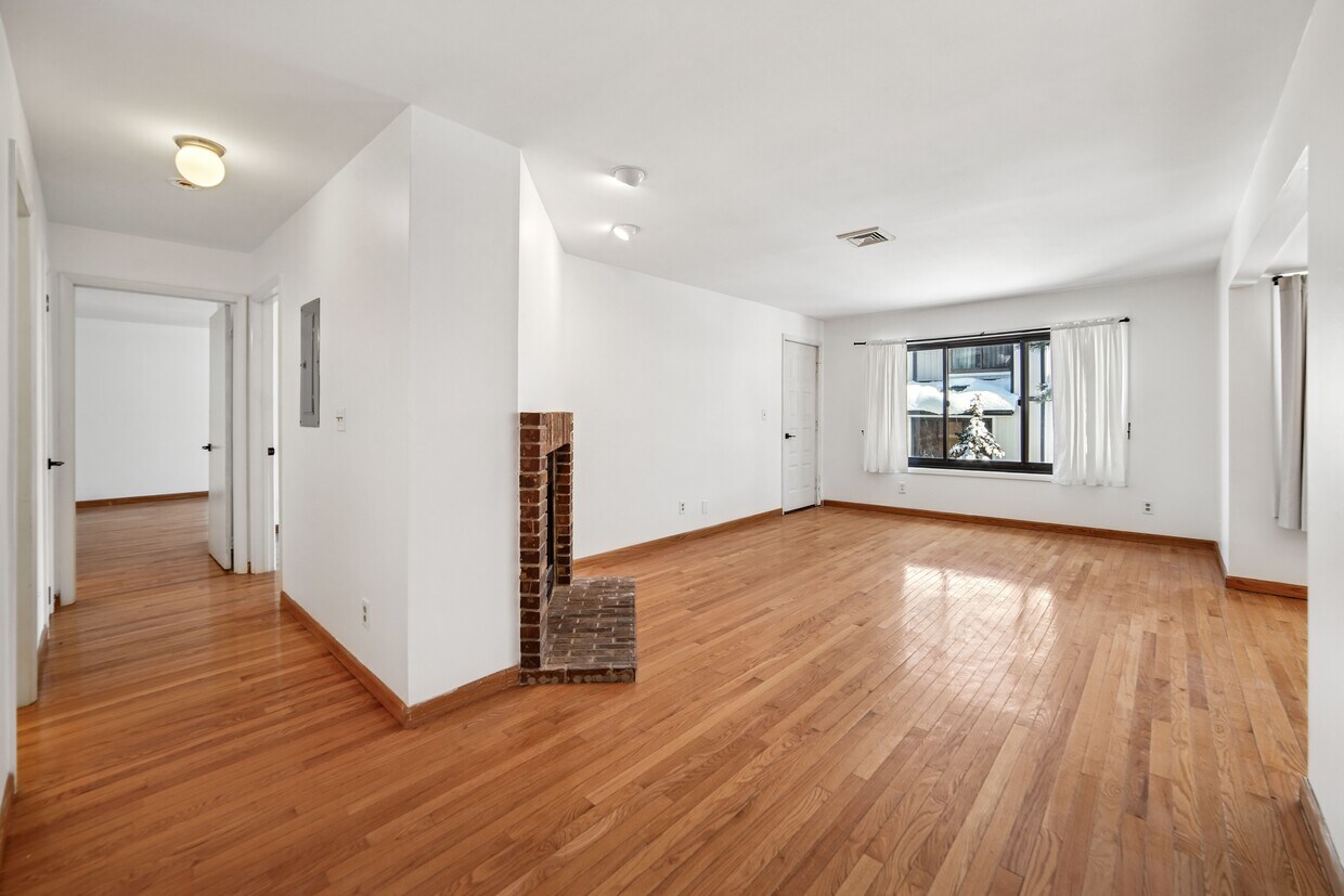 Photo - 1491 John St (Fort Lee, NJ)