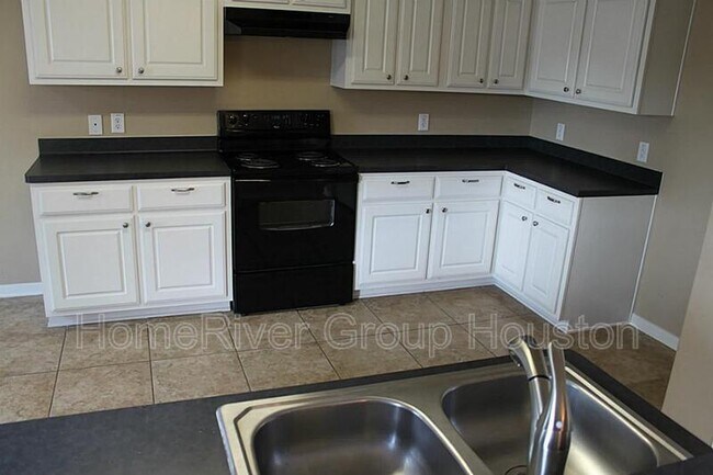 Building Photo - 29007 W Pecos River Ct