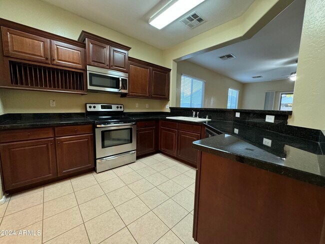 Foto del edificio - 2524 W Fawn Dr