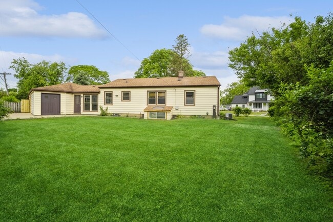 Building Photo - 1735 Longvalley Rd