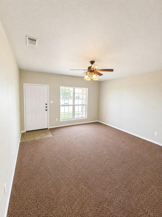 Building Photo - 2704 Vernice Loop