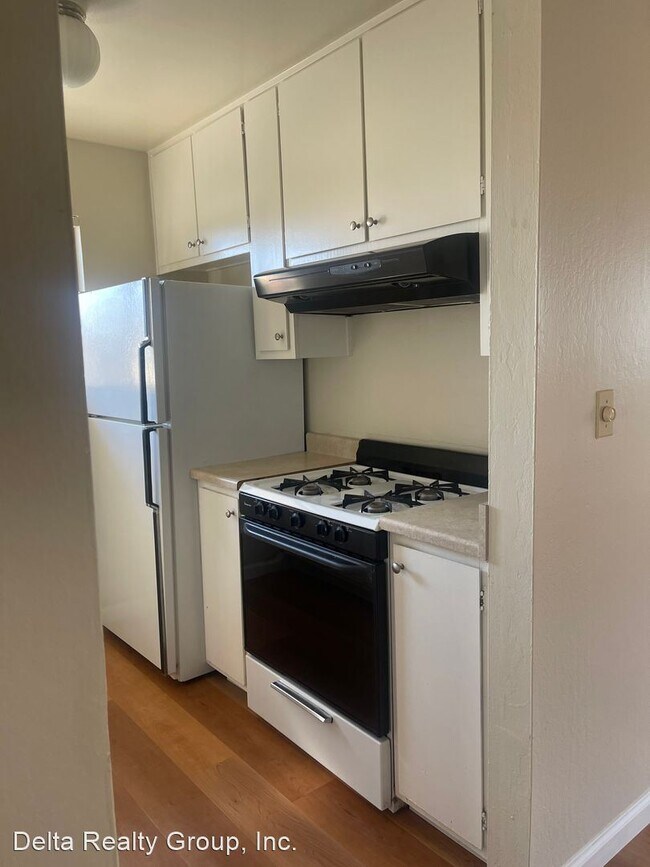 Building Photo - 2 br, 1 bath House - 1950 Duxburry Lane #4