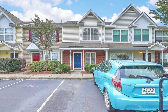 Foto del edificio - Move in Ready Townhouse in Summer Wood!