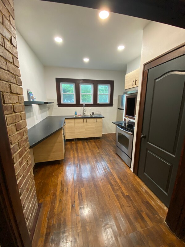 Foto principal - 808 W 3rd St