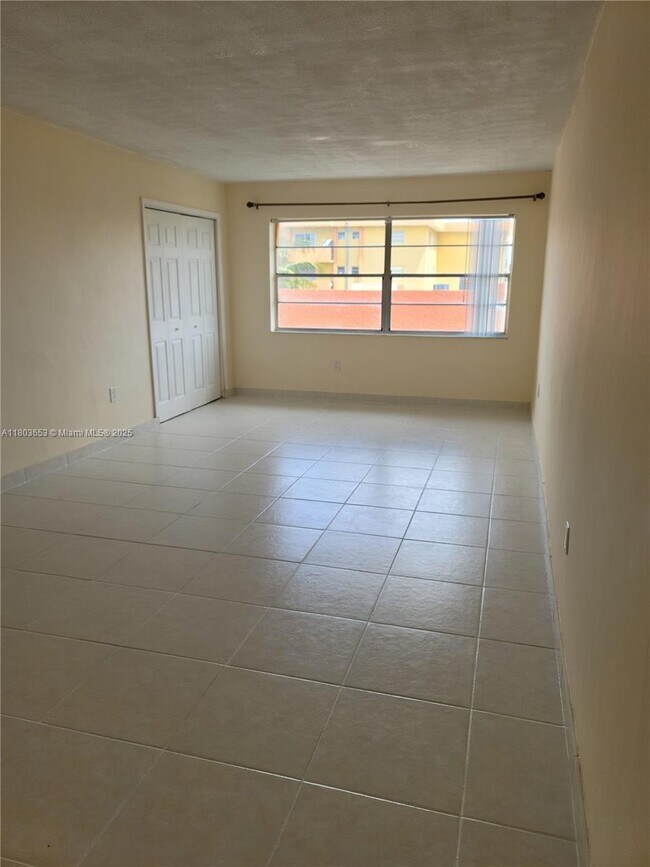 Foto del edificio - 495 NW 72nd Ave