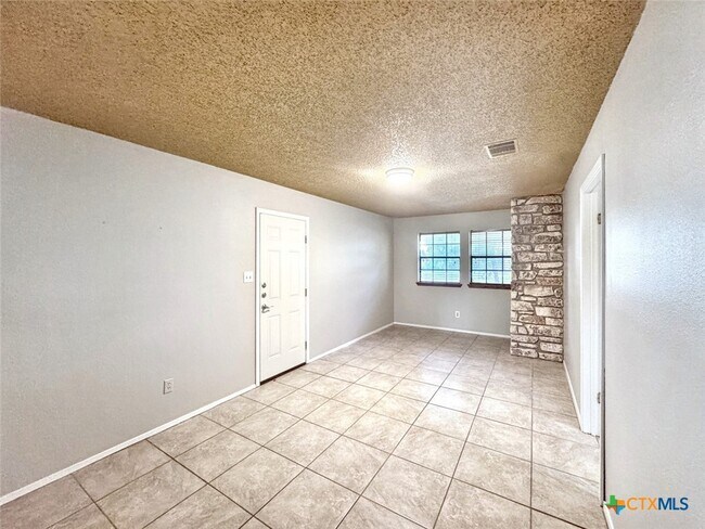 Building Photo - 501 Ridge Dr