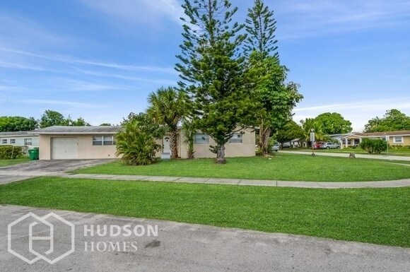 Foto principal - 3801 NW 6th St