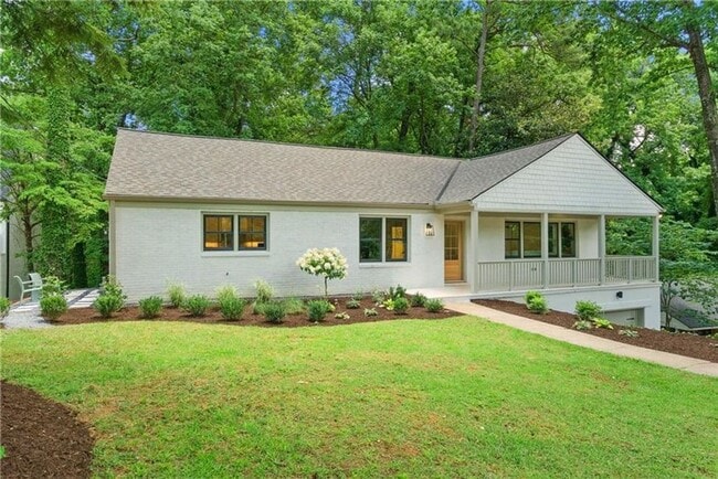 Designer Living with Charm in North Buckhead - Designer Living with Charm in North Buckhead House