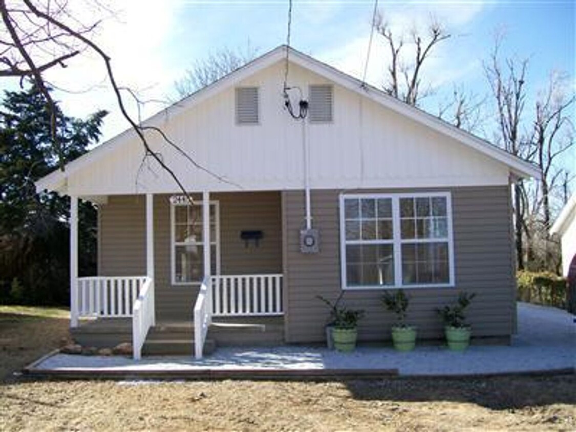 Primary Photo - 2 Bedroom | 1 Bathroom | 1000 square feet,...