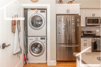 Building Photo - 9 Glencoe St