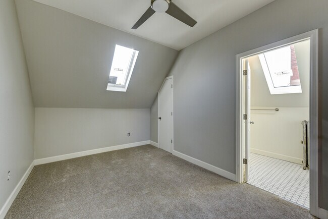 Building Photo - 1553 Steele St