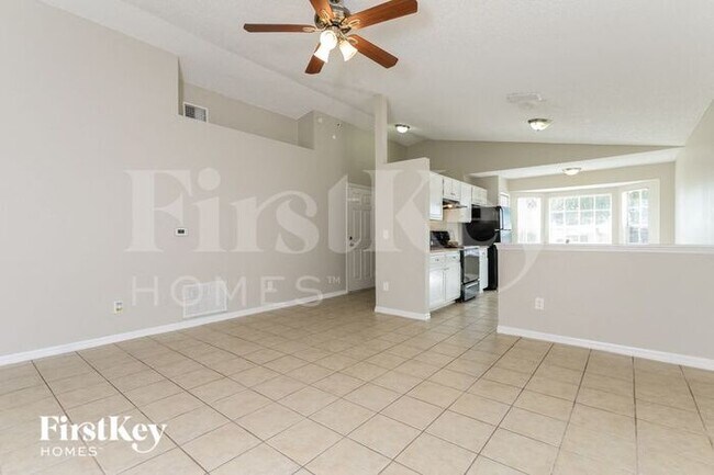 Foto del edificio - 7547 Groveoak Dr