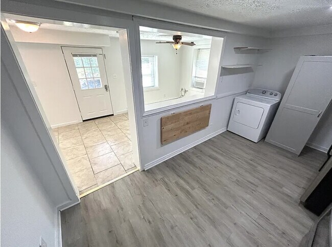 Foto del edificio - 18629 Amidon Ave