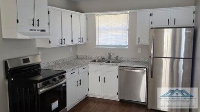 Building Photo - 1606 Broadway Blvd