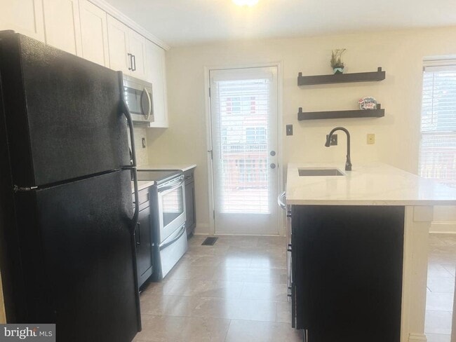 Building Photo - 8024 Hollow Reed Ct